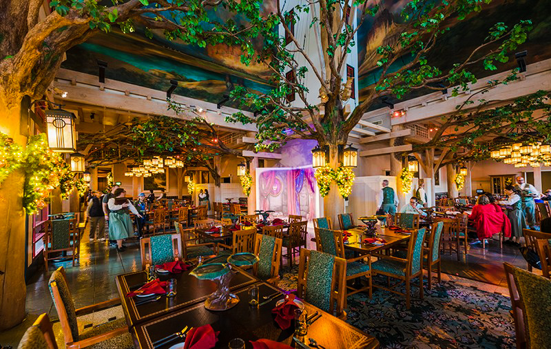 Storybook Dining Artist point Disney