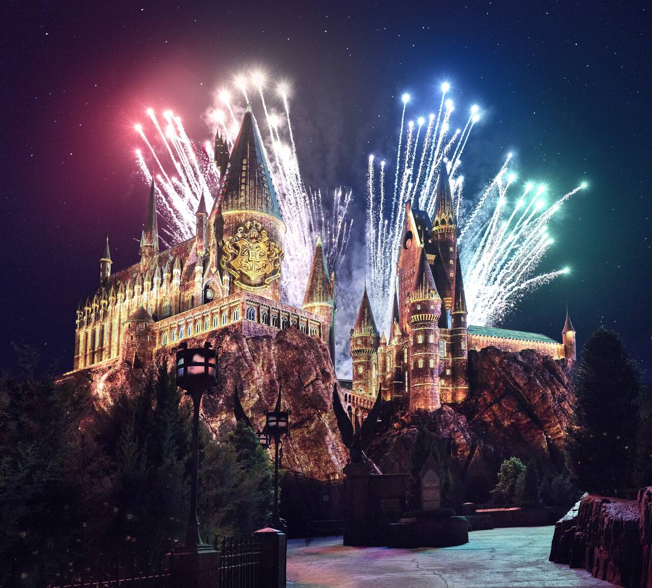 HOGWARTS ALWAYS CASTLE PROJECTION SHOW NO THE WIZARDING WORLD OF HARRY POTTER – HOGSMEADE
