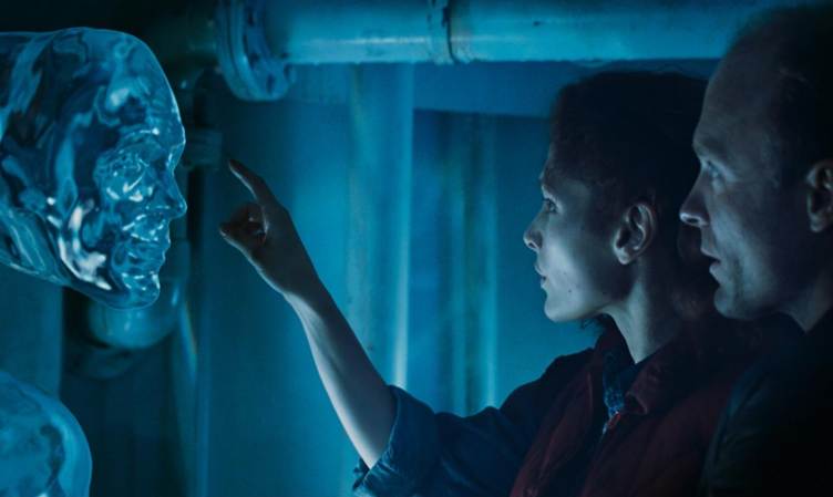 Ed Harris e Mary Elizabeth Mastrantonio em O Segredo do Abismo